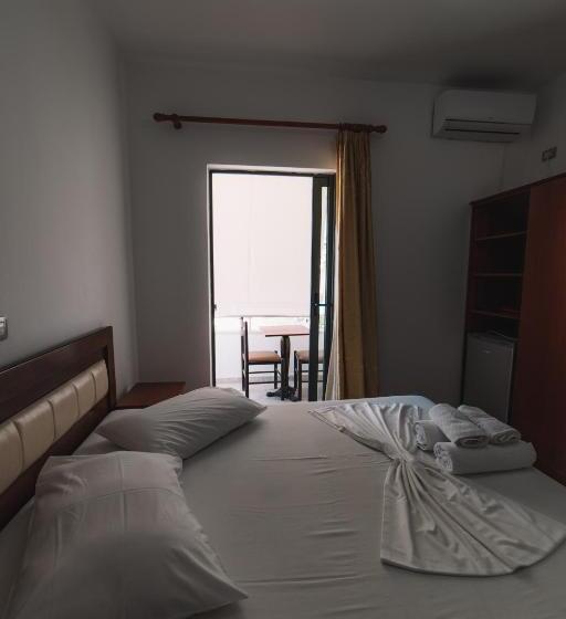 חדר משפחתי, Fish Time Ksamil