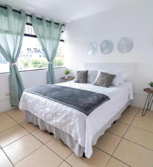 اتاق استاندارد با سرویس بهداشتی مشترک, Citadin