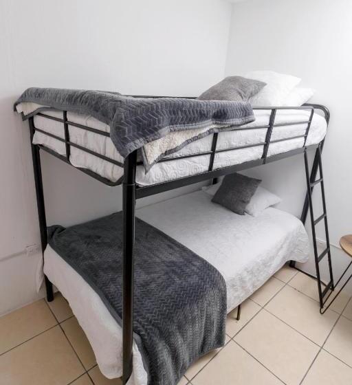 اتاق استاندارد چهار تخته, Citadin