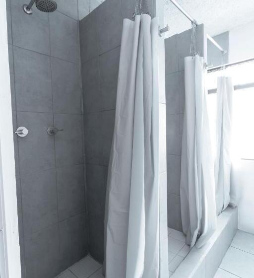 اتاق استاندارد با سرویس بهداشتی مشترک, Citadin