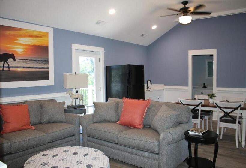 带阳台套房, Wild Horse Inn