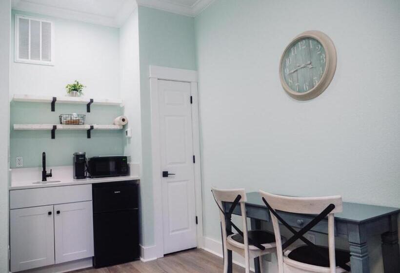 标准工作室, Wild Horse Inn