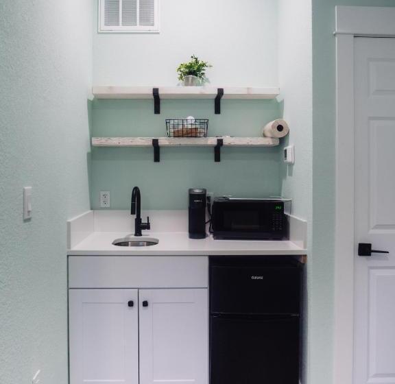 标准工作室, Wild Horse Inn