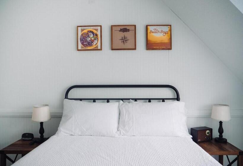 带阳台套房, Wild Horse Inn