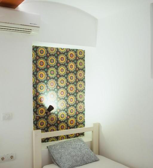 اتاق استاندارد با سرویس بهداشتی مشترک, Hostel Bongo