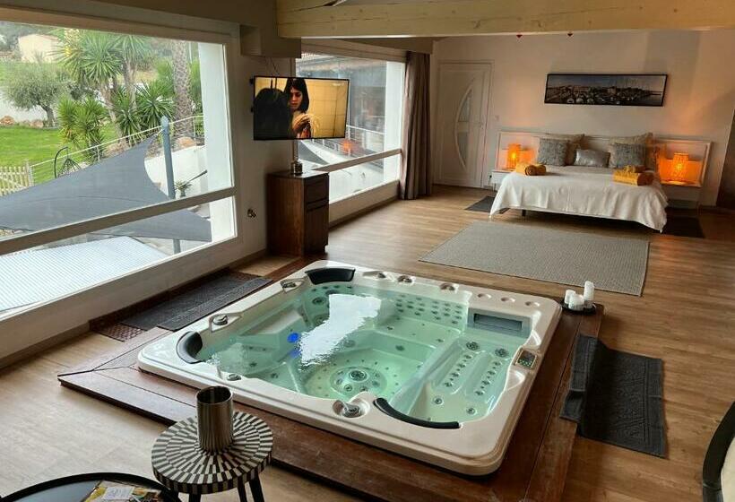 غرفة قياسية مطلّة علي حمام السباحة, Les Lofts De Bouzigues