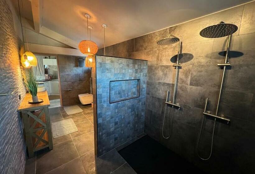 غرفة قياسية مطلّة علي حمام السباحة, Les Lofts De Bouzigues