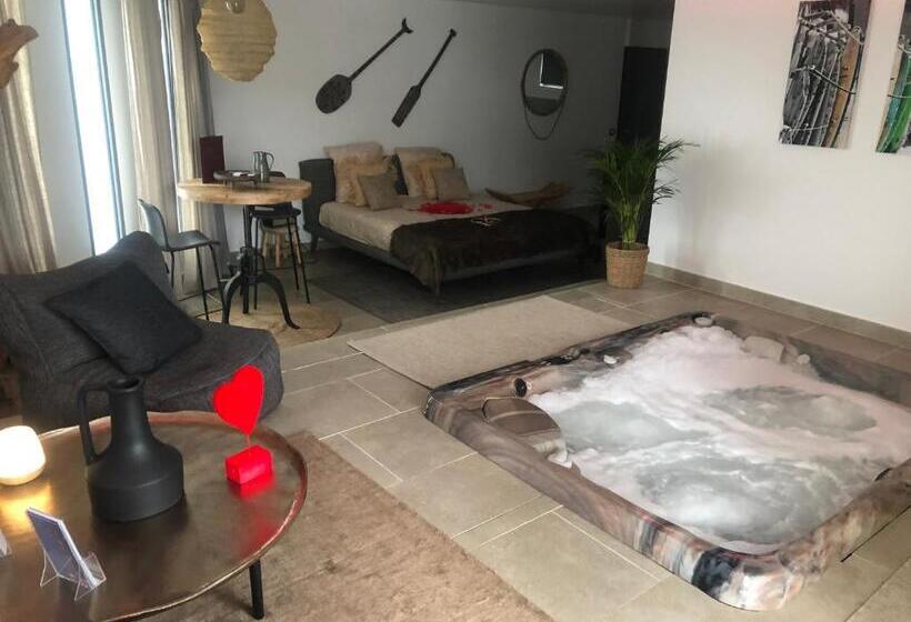 Номер Стандарт Вид на Бассейн, Les Lofts De Bouzigues