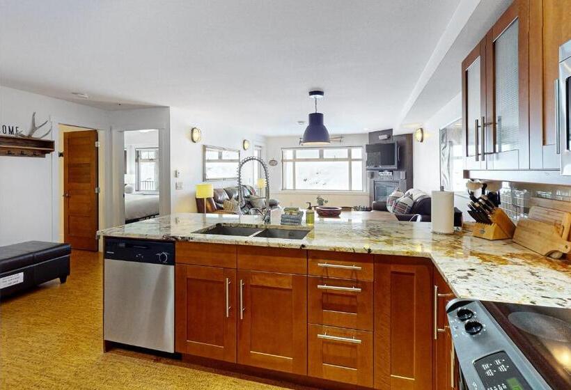 Апартаменты 2 Спальни, Raven 101