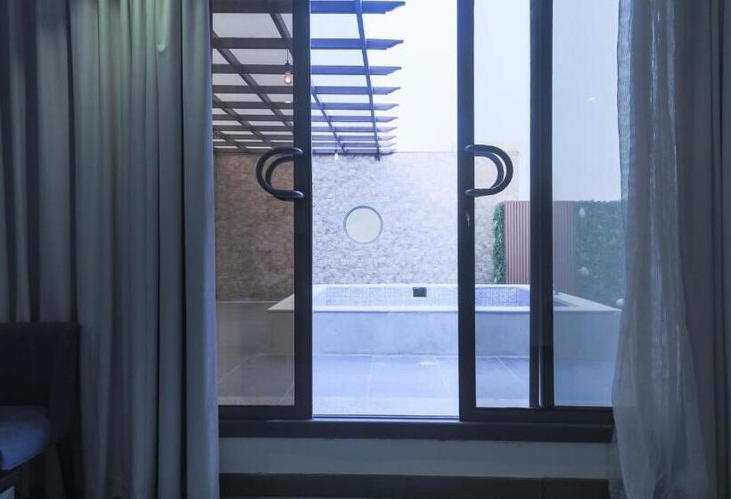 جناح عائلي, Safwat Alkhobar