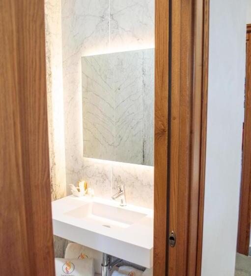 Номер Стандарт Вид на Море с Балконом, Palazzo Iaquinta   Rooms, Restaurant & Wellness