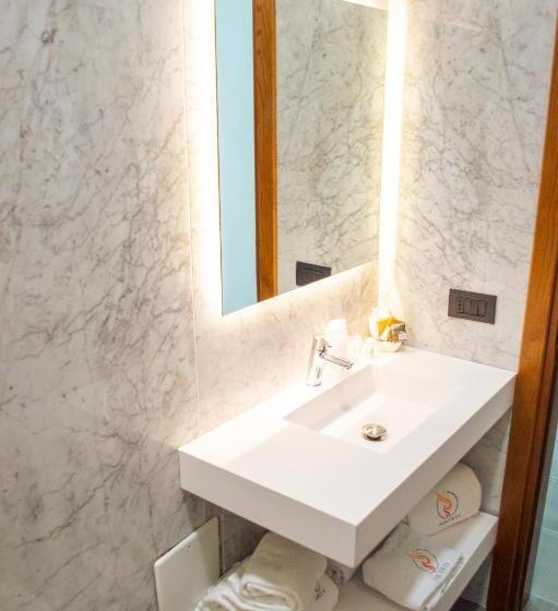 バルコニー付きスタンダードトリプルルーム, Palazzo Iaquinta   Rooms, Restaurant & Wellness