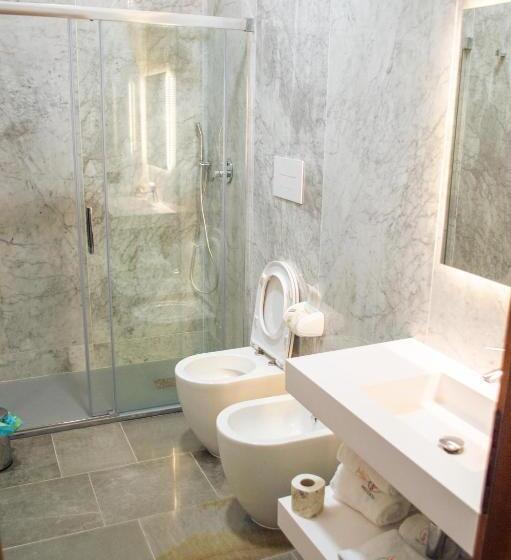 バルコニー付きスタンダードトリプルルーム, Palazzo Iaquinta   Rooms, Restaurant & Wellness