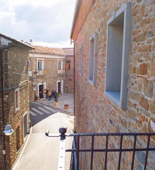 バルコニー付きスタンダードルーム, Palazzo Iaquinta   Rooms, Restaurant & Wellness