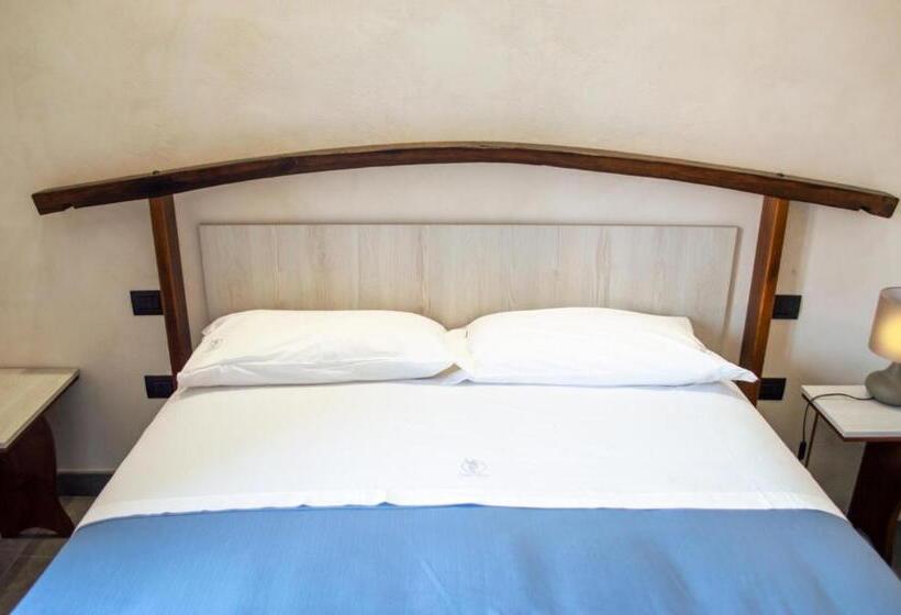 Номер Стандарт с Балконом, Palazzo Iaquinta   Rooms, Restaurant & Wellness