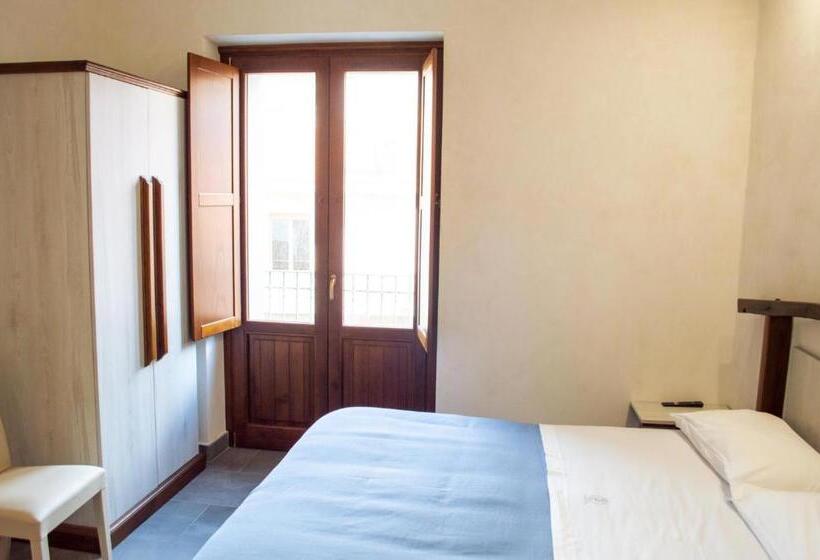 バルコニー付きスタンダードルーム, Palazzo Iaquinta   Rooms, Restaurant & Wellness