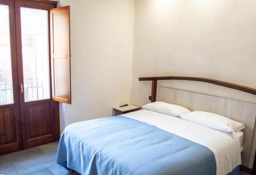 バルコニー付きスタンダードルーム, Palazzo Iaquinta   Rooms, Restaurant & Wellness