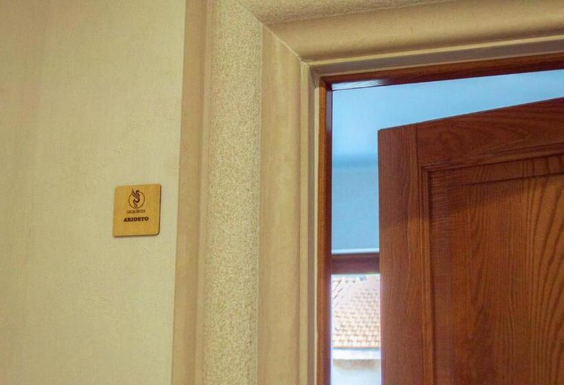 Номер Стандарт с Балконом, Palazzo Iaquinta   Rooms, Restaurant & Wellness