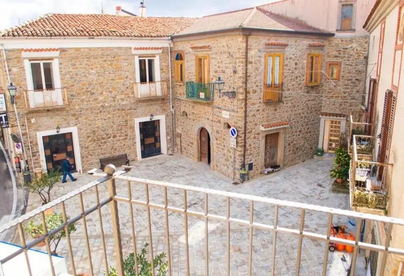 バルコニー付スタンダード4ベッドルーム, Palazzo Iaquinta Rooms, Restaurant & Wellness