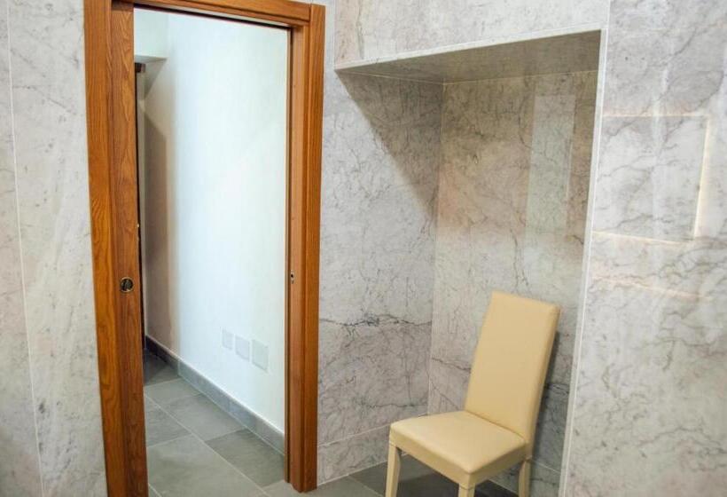 バルコニー付スタンダード４ベッドルーム, Palazzo Iaquinta   Rooms, Restaurant & Wellness