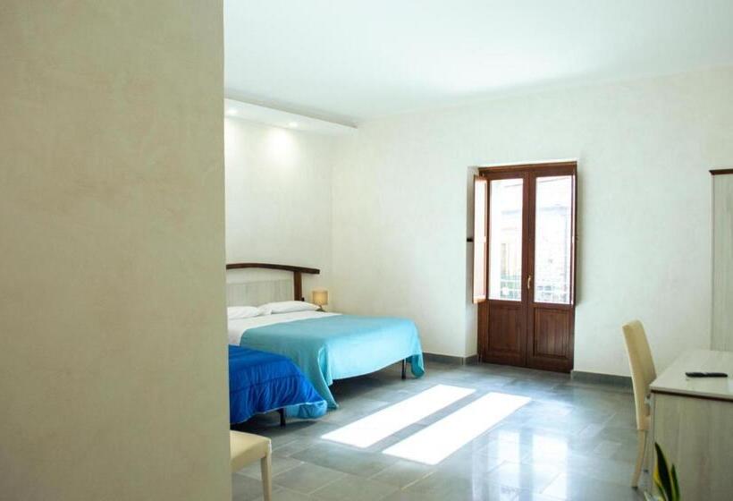 バルコニー付スタンダード４ベッドルーム, Palazzo Iaquinta   Rooms, Restaurant & Wellness