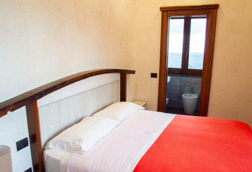 オーシャンビュースタンダードルームバルコニー付き, Palazzo Iaquinta   Rooms, Restaurant & Wellness