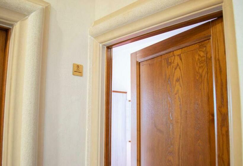 Номер Стандарт Вид на Море с Балконом, Palazzo Iaquinta   Rooms, Restaurant & Wellness