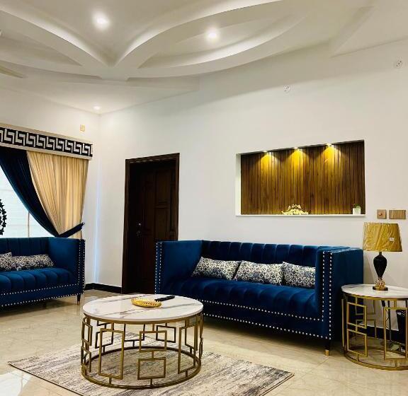 اتاق لوکس با تخت بزرگ, The Gateway Islamabad