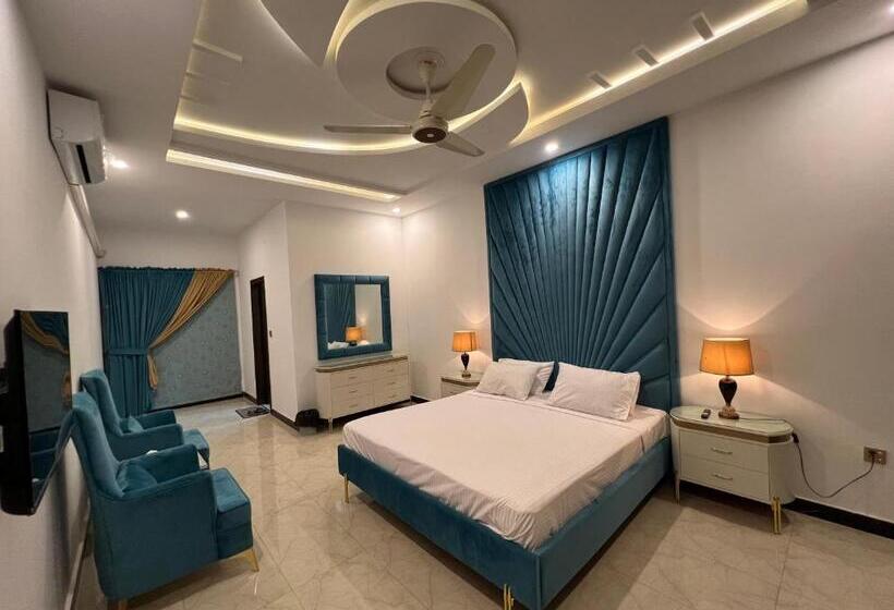 Deluxe Suite King Bed, The Gateway Islamabad