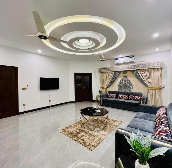 Deluxe Suite King Bed, The Gateway Islamabad