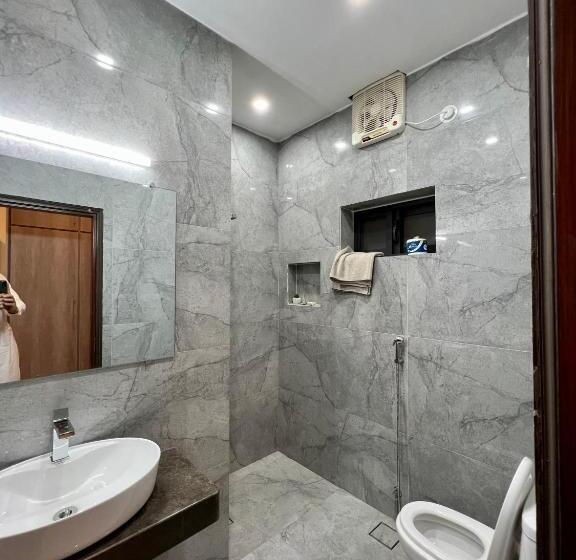 Deluxe Suite King Bed, The Gateway Islamabad