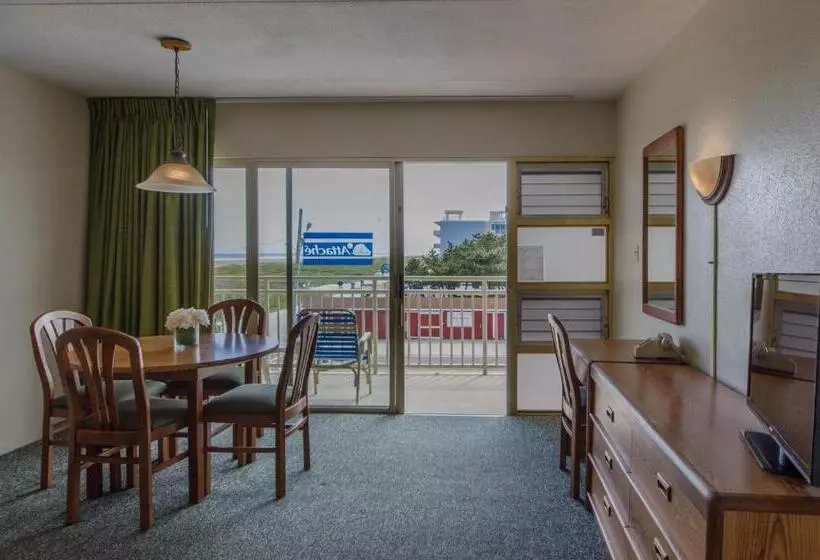 Sviitti Allasnäkymä, Attache Motel