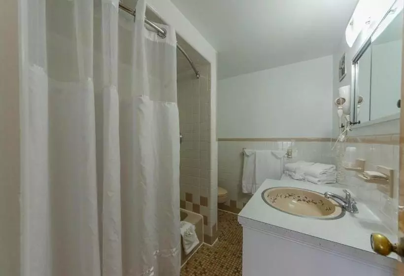 2 Bedroom Suite City View, Attache Motel
