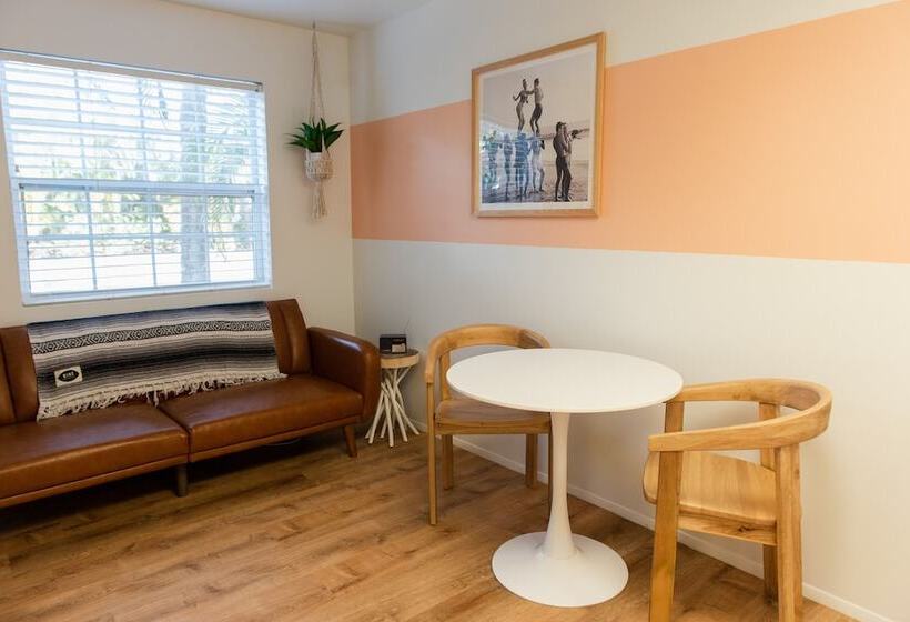 إستوديو قياسى, Seaspray Surf Lodge