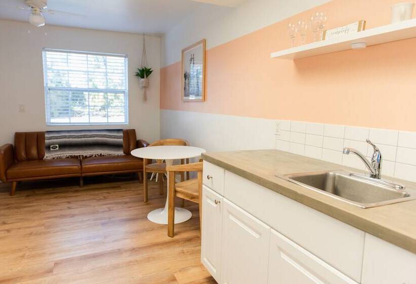 إستوديو قياسى, Seaspray Surf Lodge