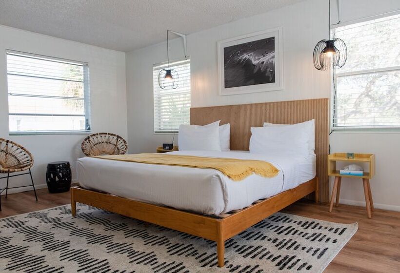 Студия Стандарт, Seaspray Surf Lodge
