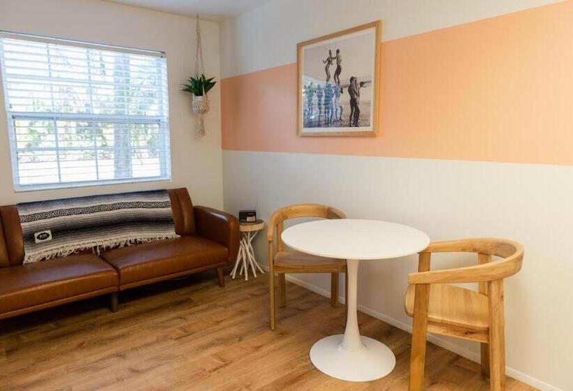 إستوديو قياسى, Seaspray Surf Lodge