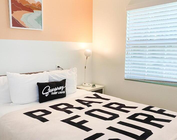 إستوديو قياسى, Seaspray Surf Lodge