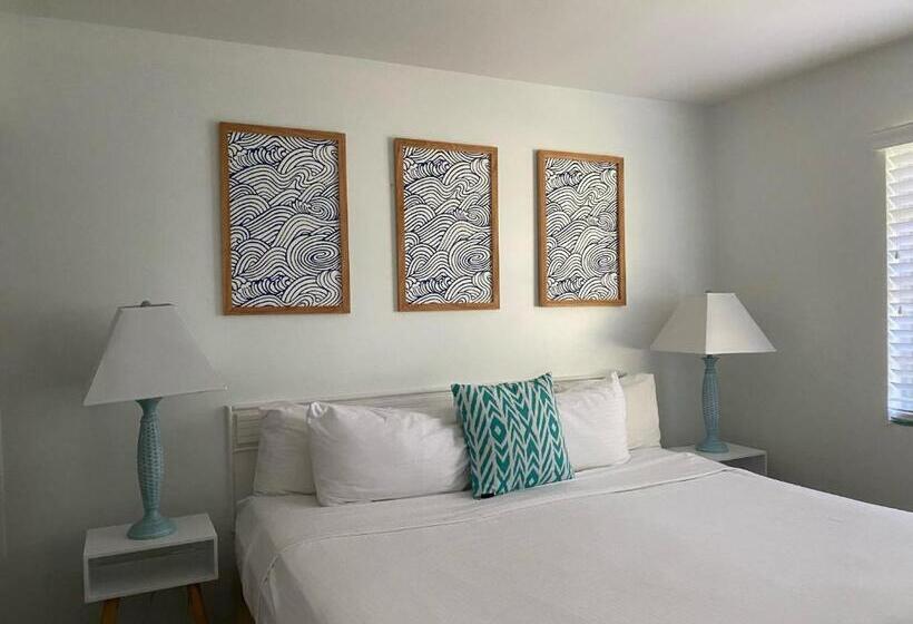 جناح, Seaspray Surf Lodge