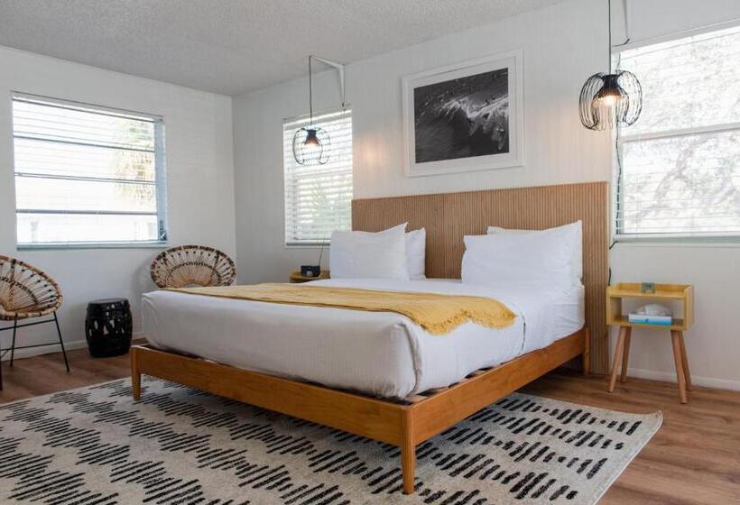 إستوديو قياسى, Seaspray Surf Lodge