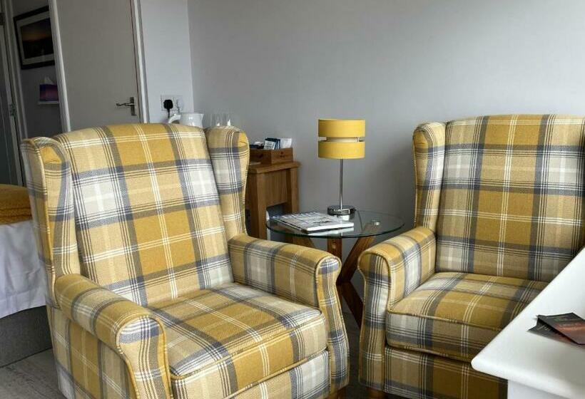 Номер Стандарт, Sirens Sunset Peaceful Retreat With Stunning Sea Views, 5 Minutes From Porth Beach