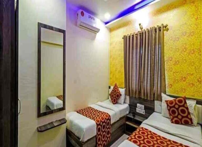 豪华三人间, New Sarah Inn, Andheri West