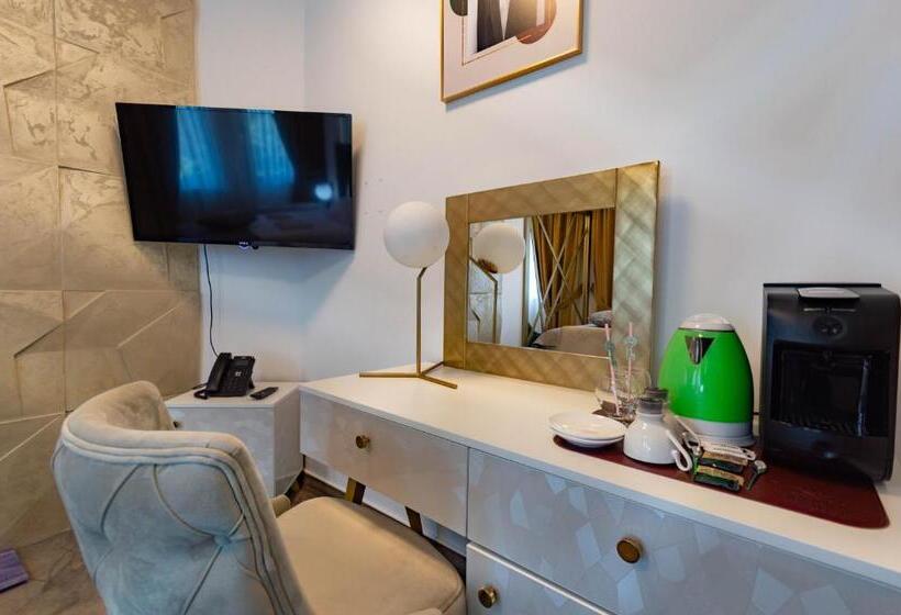 استودیو خانوادگی, Ideal Deluxe