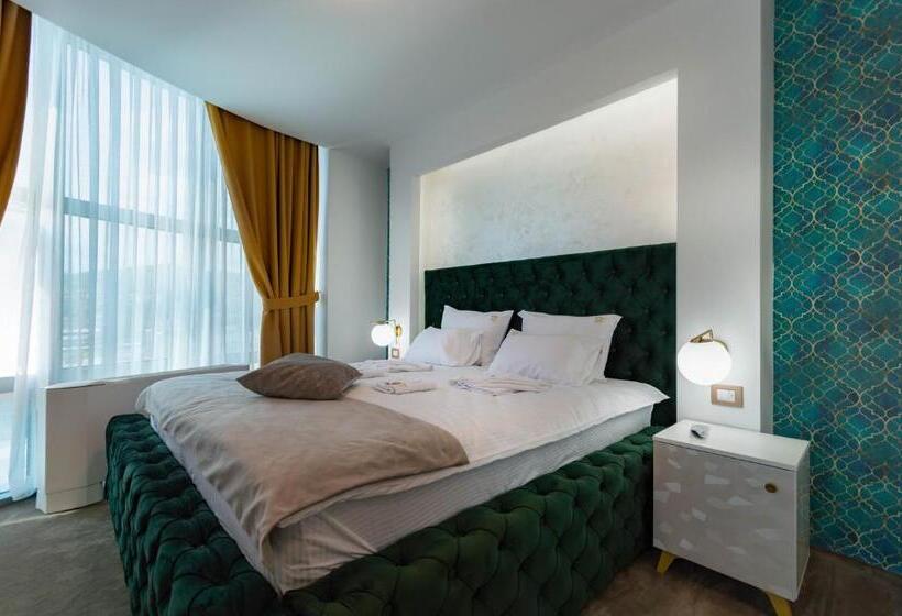 استودیو خانوادگی, Ideal Deluxe