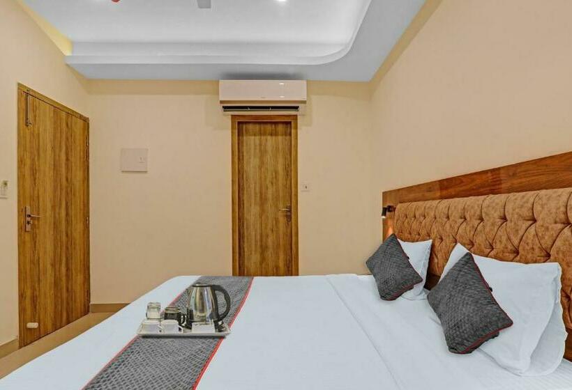 Classic 3 Pers. Værelse, Super Townhouse H G Near Gautam Buddha Park