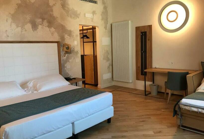 غرفة ديلوكس ثلاثية, Cà Uberti Palace