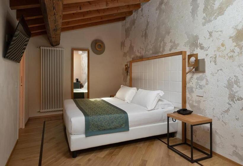 غرفة سوبيريور ثلاثية, Cà Uberti Palace