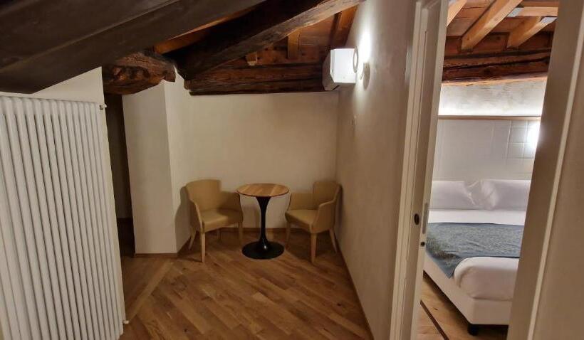 غرفة سوبيريور ثلاثية, Cà Uberti Palace