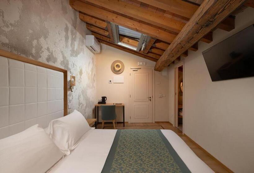 غرفة سوبيريور ثلاثية, Cà Uberti Palace