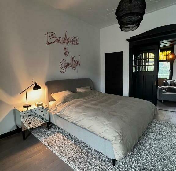 غرفة قياسية سرير كينج, Museum Square View B&b